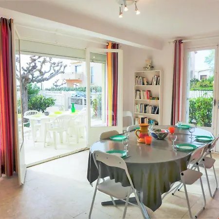 Les Hirondelles By Interhome