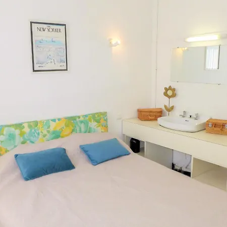 Les Hirondelles By Interhome Daire