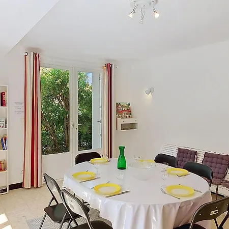 Les Hirondelles By Interhome